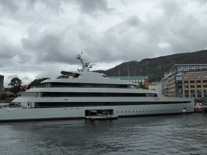 Superyacht SAVANNAH - Photo by Feadship Fanclub and Murky