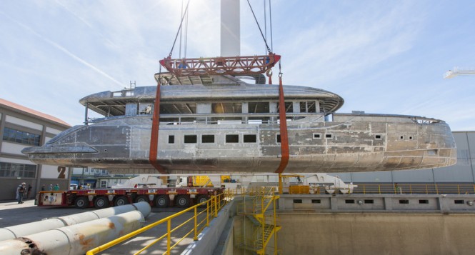 Transport of hull and superstructure of DYNAMIQ D4 Yacht 