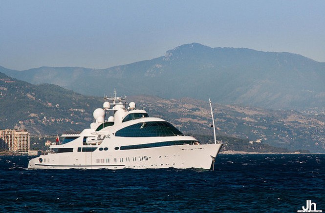 Super yacht YAS - Photo by Julien Hubert