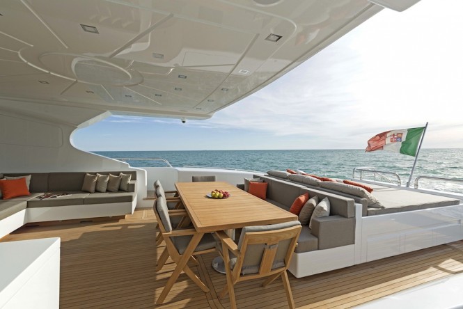 Luxury Yacht Mangusta 132