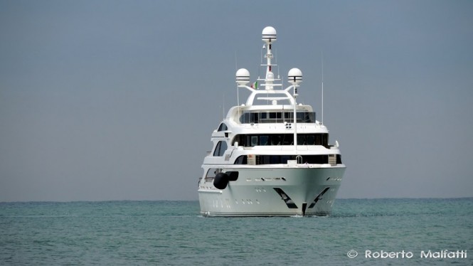 Luxury yacht ANNAEVA - front view - Photo by Roberto Malfatti