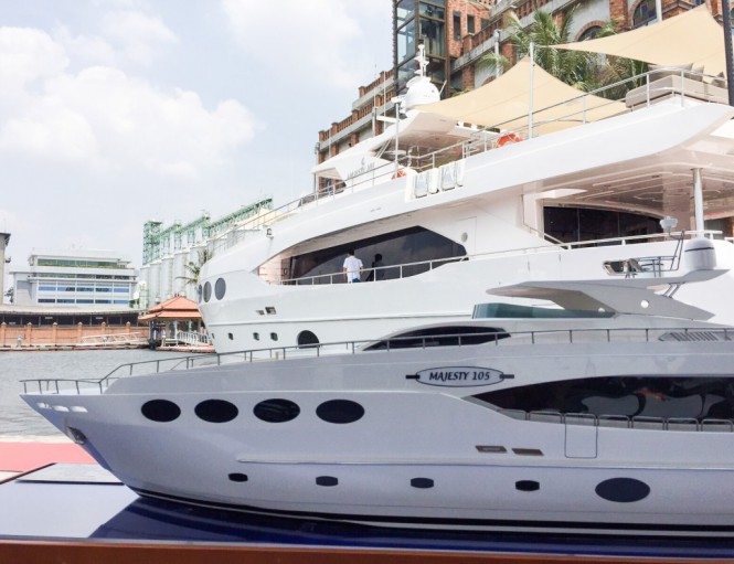 Majesty 105 Yacht scale model and Majesty 105 superyacht