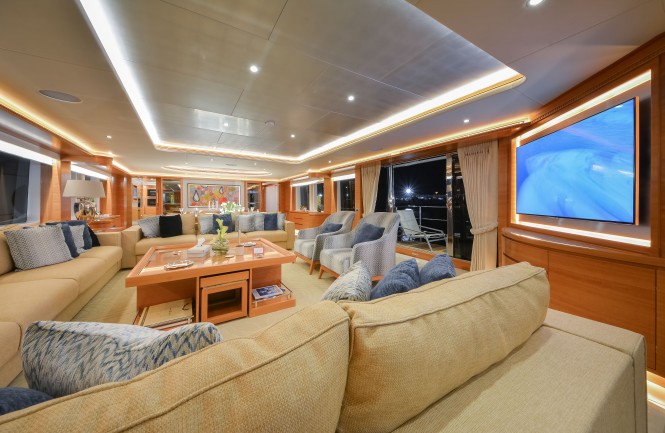Majesty 135 Superyacht - Main Saloon