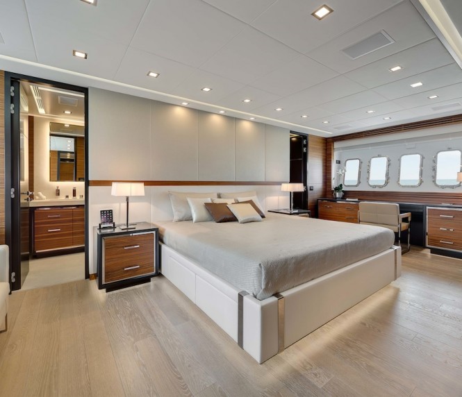 Mangusta 132 interiors 