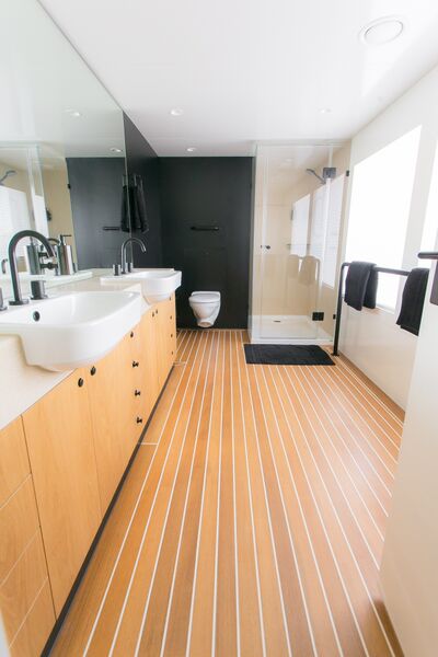 Motor yacht SAHANA - Bathroom