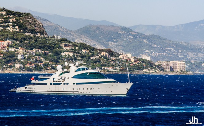 Super yacht YAS - Photo by Julien Hubert