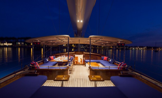 ATALANTE Yacht by night - Exterior - Photo by Silken