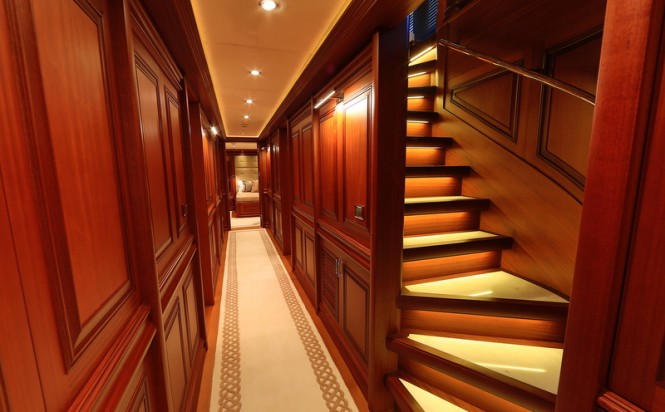 CLARITY superyacht - Staircase