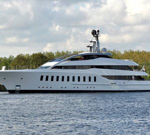 Striking FEADSHIP Super Yacht HALO underway