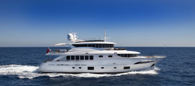 Filippetti N30 motor yacht GATSBY underway