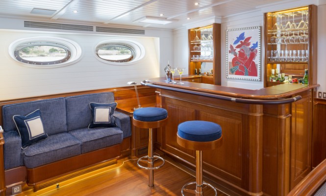 Luxury yacht ATALANTE - Bar - Photo by Silken