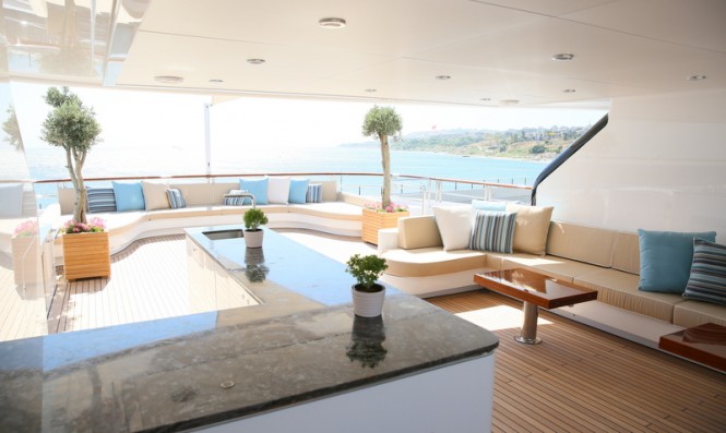 Luxury yacht Dusur - Sundeck