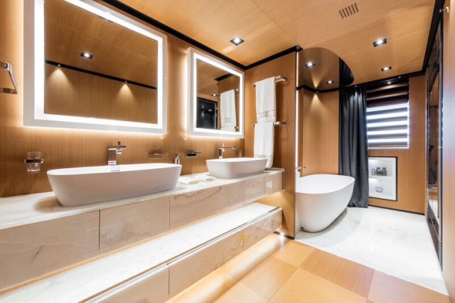 Luxury yacht SUERTE - Bathroom