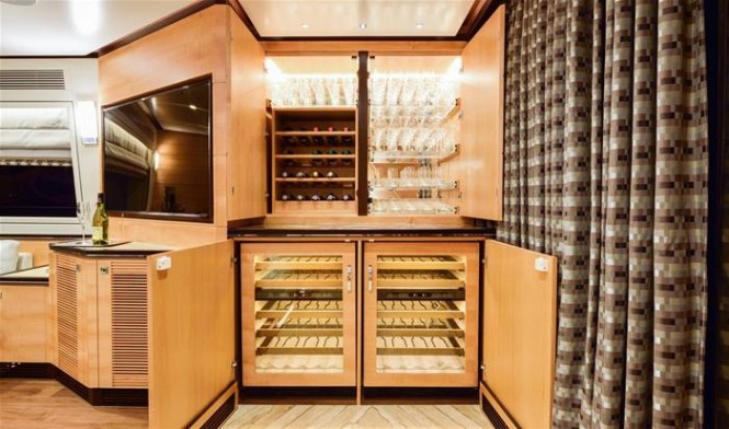 Second Horizon E88 superyacht - Glass and bottle storage cabinet