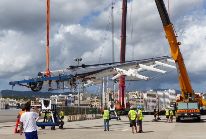 82m mast of luxury yacht KOKOMO