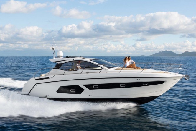 Azimut Atlantis 43 Yacht Running
