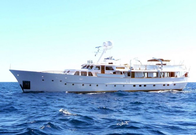 BEIJE-FLOR superyacht - side view - Photo by Hanco Bol & Maureen van der Toolen and Feadship Fanclub