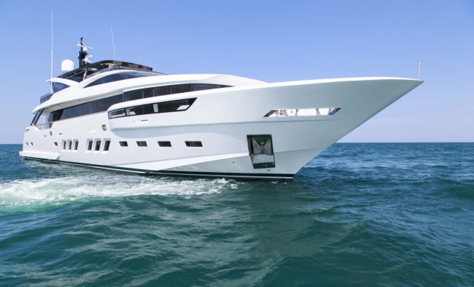 Dreamline 34m Yacht - front view