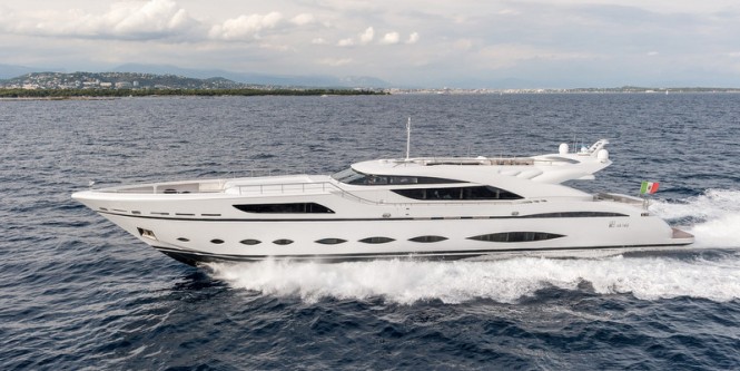 FAST & FURIOUS superyacht - side view