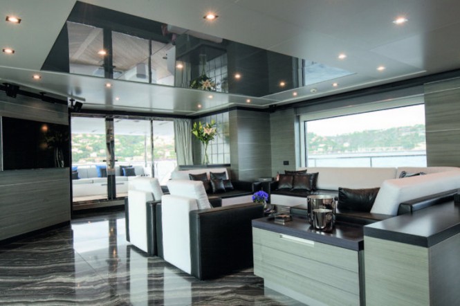 IRON MAN Yacht - Saloon