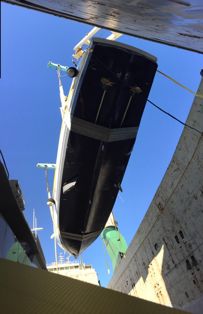 Loading of Westport 112 Yacht Hull no. 55