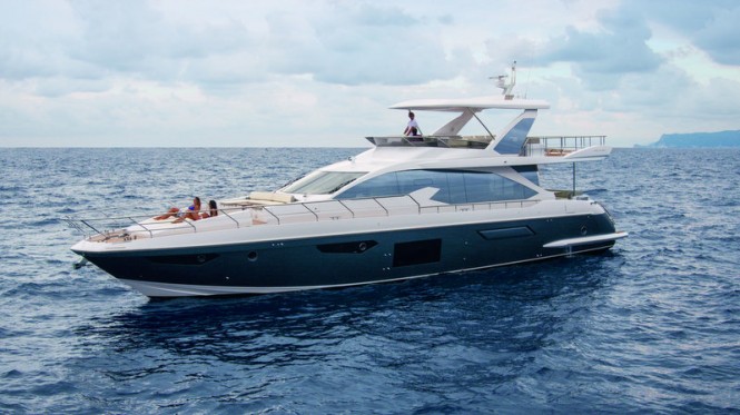Luxury motor yacht Azimut 72 Fly