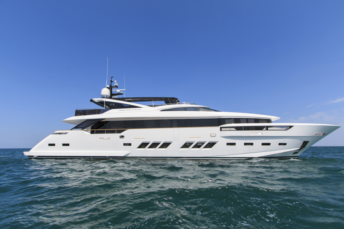 Luxury Motor Yacht Dreamline 34m By DL Yachts Yacht Charter 