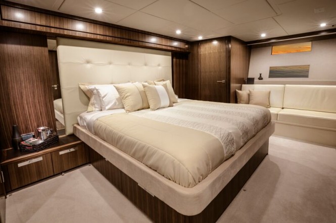 Luxury yacht 77 Enclosed Bridge by Riviera - Master Stateroom