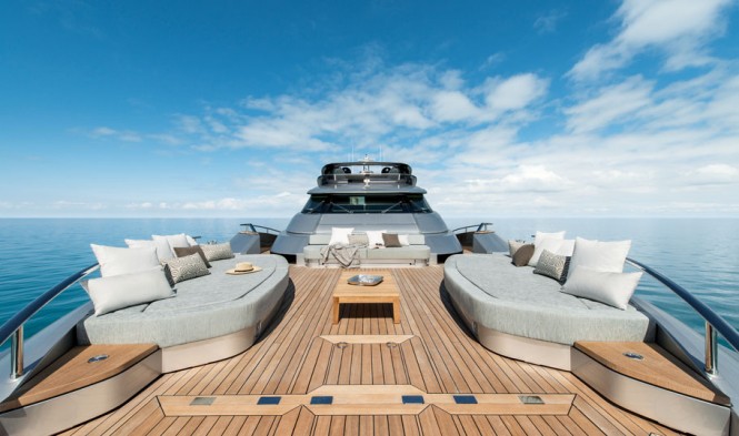 Luxury yacht G - Bow lounge