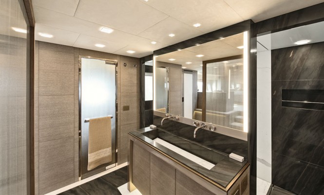 MCY 105 Yacht G - Owners cabin ensuite