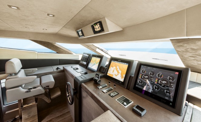 MCY 105 Yacht G - Wheelhouse