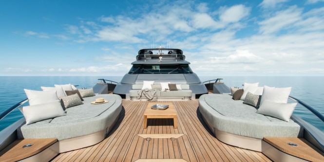 MCY105 Superyacht G - Bow-lounge