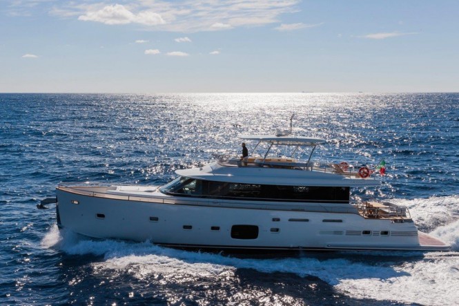 Magellano 76 Yacht Running