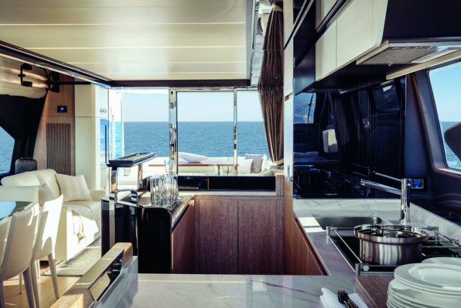 Motor yacht Azimut 72 Fly - Galley