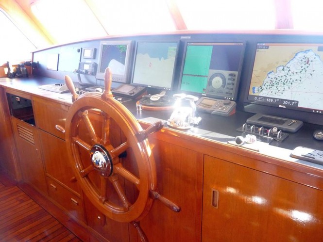 Super yacht BEIJA-FLOR - Wheelhouse - Photo by Hanco Bol & Maureen van der Toolen and Feadship Fanclub