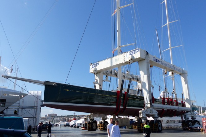 The largest lifting to date in the Balearics performed by STP Shipyard Palma - the 66,7m mega yacht HETAIROS