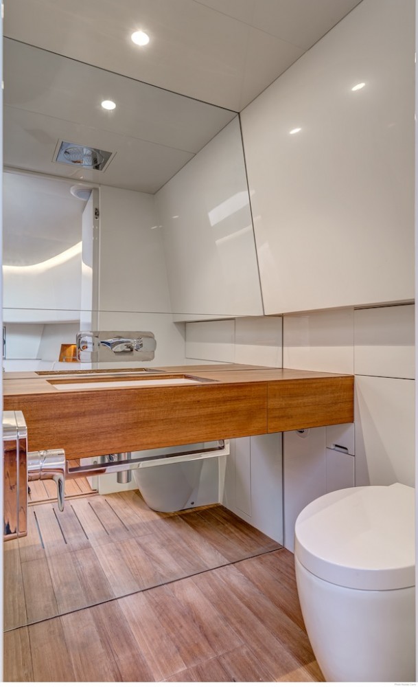 Yacht Tender ALEN 55 - bathroom
