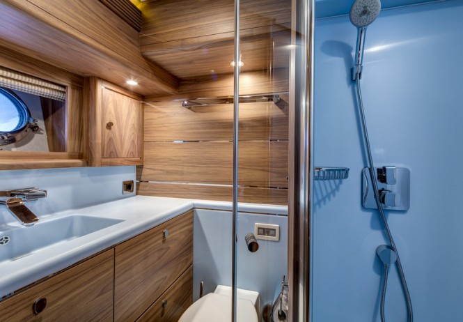 Motor Yacht SELENA - Bathroom
