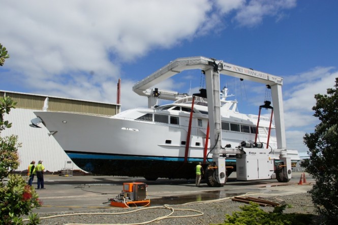 100′ Broward Yacht being lifted on new 100 tonne travelift at Port Whangarei Marine Centre