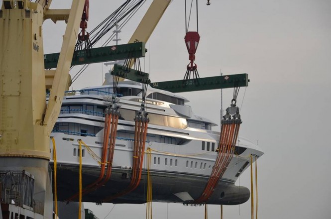 Lifting of luxury yacht GENESIS II