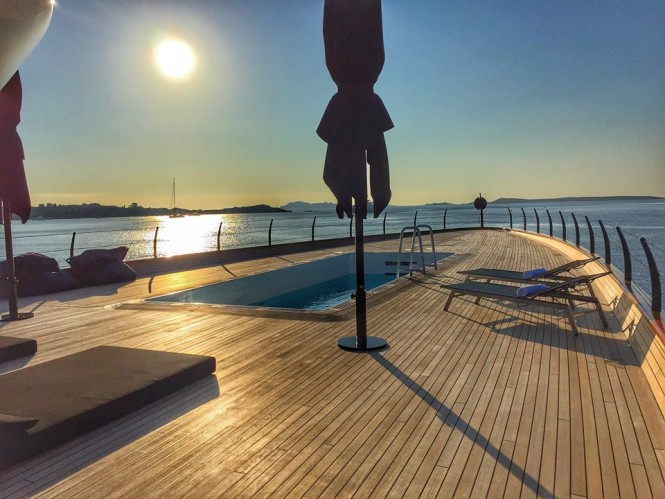 Luxury yacht AIR - Exterior - Photo by @discoverjonno and Feadship Fanclub