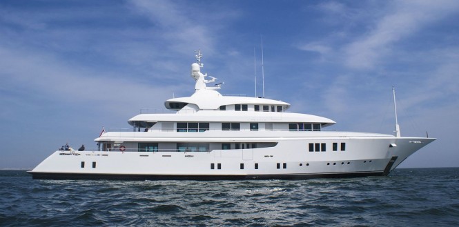 MERIDIAN superyacht - side view