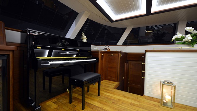 Sailing yacht LUCY Z - Saloon - Acoustic Yamaha piano