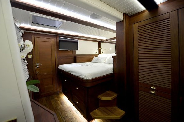 Sailing yacht Lucy Z - Cabin