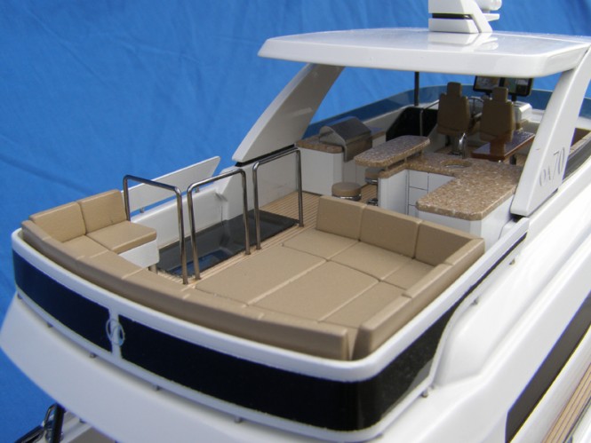 Scale model of luxury yacht 70E by Ocean Alexander - Exterior