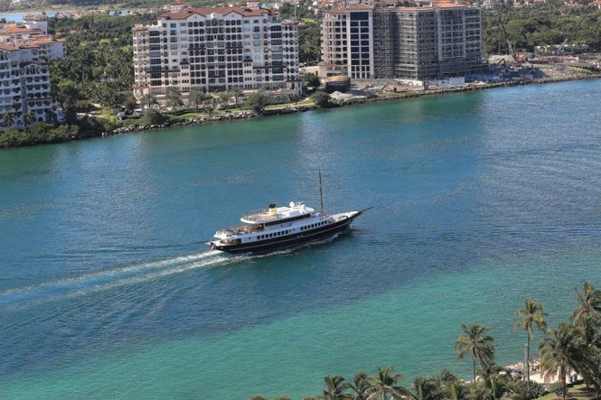 Superyacht CLARITY in Miami South Beach