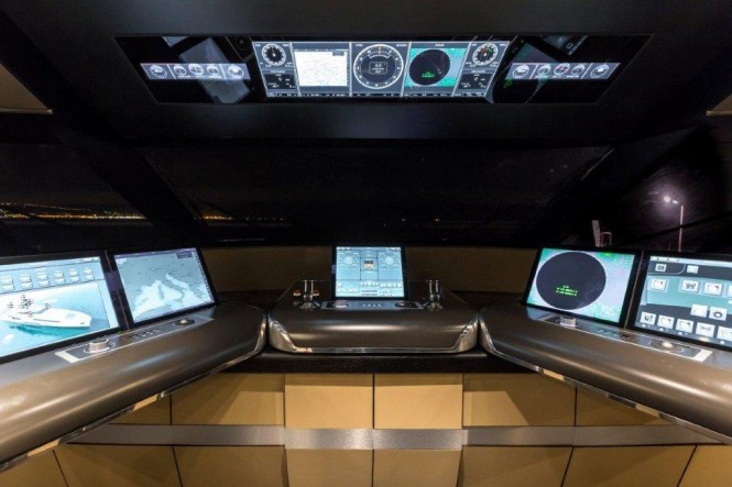 Superyacht GENESI - Wheelhouse