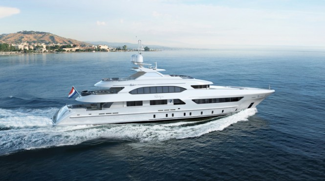 Superyacht RUYA underway