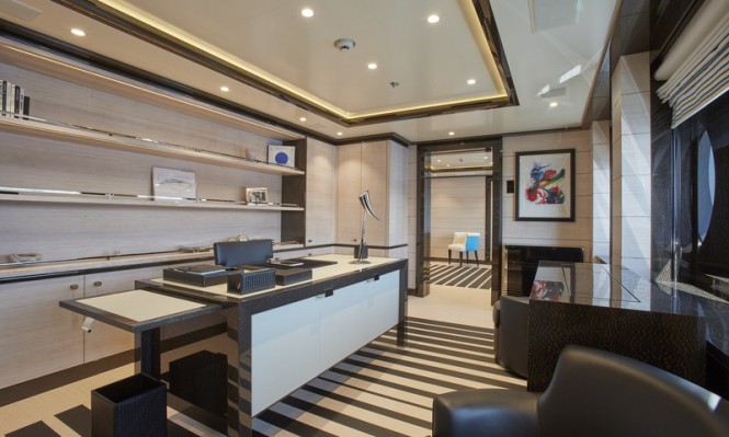 MADAME KATE - Master Office