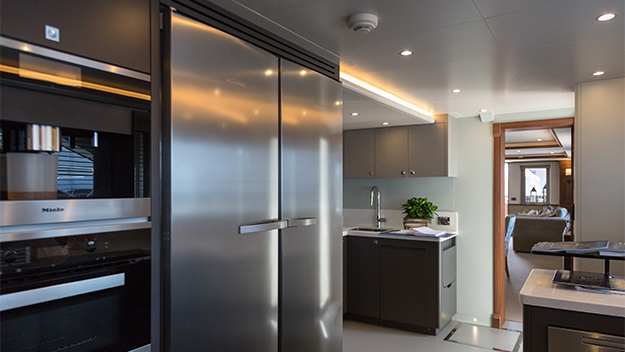 STORM - Spacious Galley